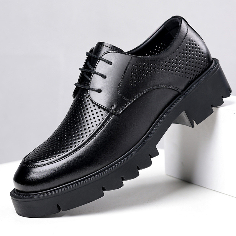 Sepatu kulit pria yang dapat menambah tinggi badan 10CM sandal berlubang yang dapat bernapas untuk m