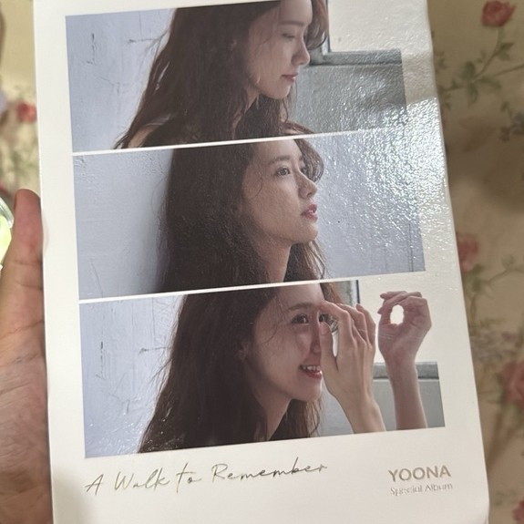 SPECIAL ALBUM YOONA - A Walk To Remember