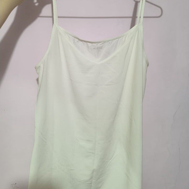 UNIQLO AIRISM NEW Tanktop White V-Neck Kamisol Putih
