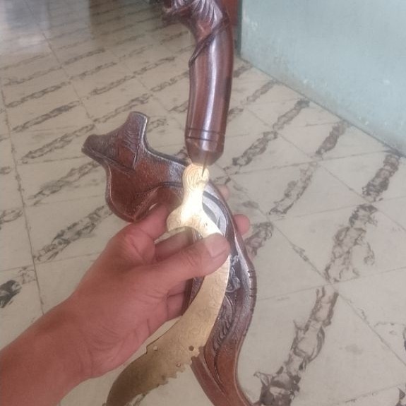 kujang Kuningan besar,bilah Kuningan asli kaligrafi arab,kayu rasa mala ,panjang bilah 20 cm,total 3