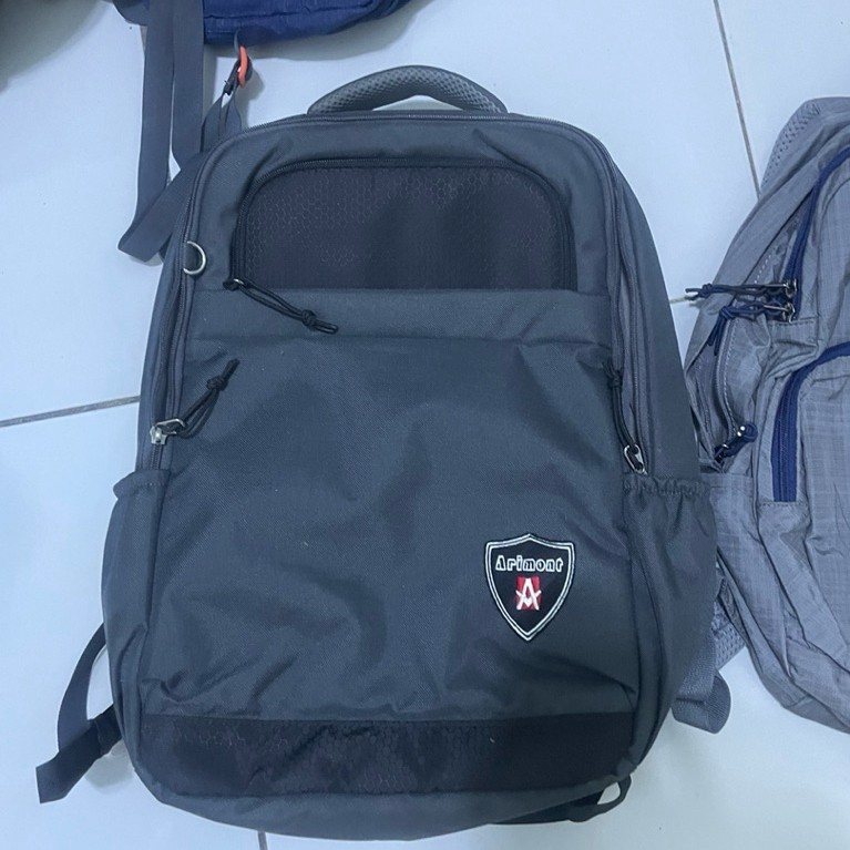 Tas Gemblok Laptop Sedang Pria Wanita