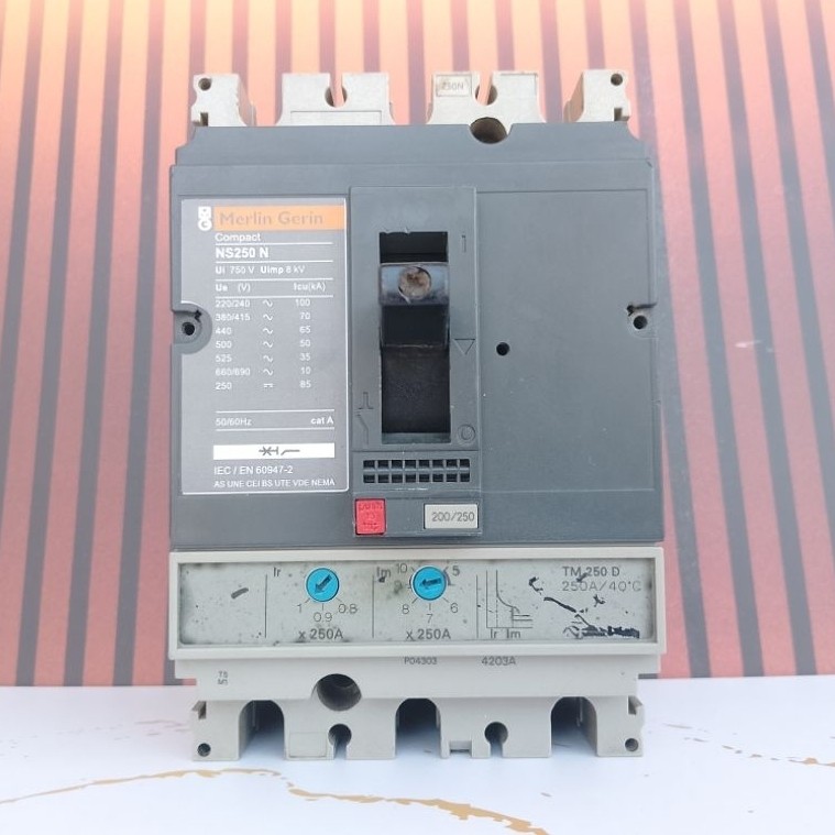 MCCB MERLIN GERIN NS160/ 160A, NS250/250A 3 POLE ORI