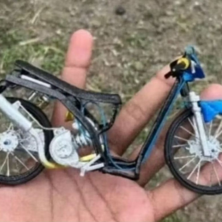 MINIATUR MOTOR DRAGBIKE HONDA VARIO kzr 125 full downsize drag
