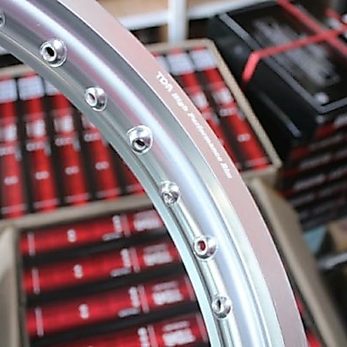 VELG PELEK TDR WS 185 RING 18 , 28 HOLE SILVER ORIGINAL ORI TDR