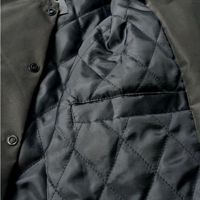 LIMITED Miscast Varsity Jacket Vintage Chavez Hitam