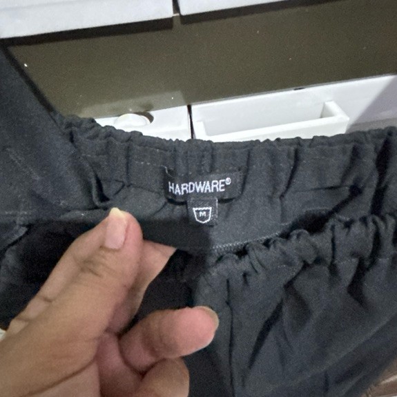 Celana kodok Hardware
