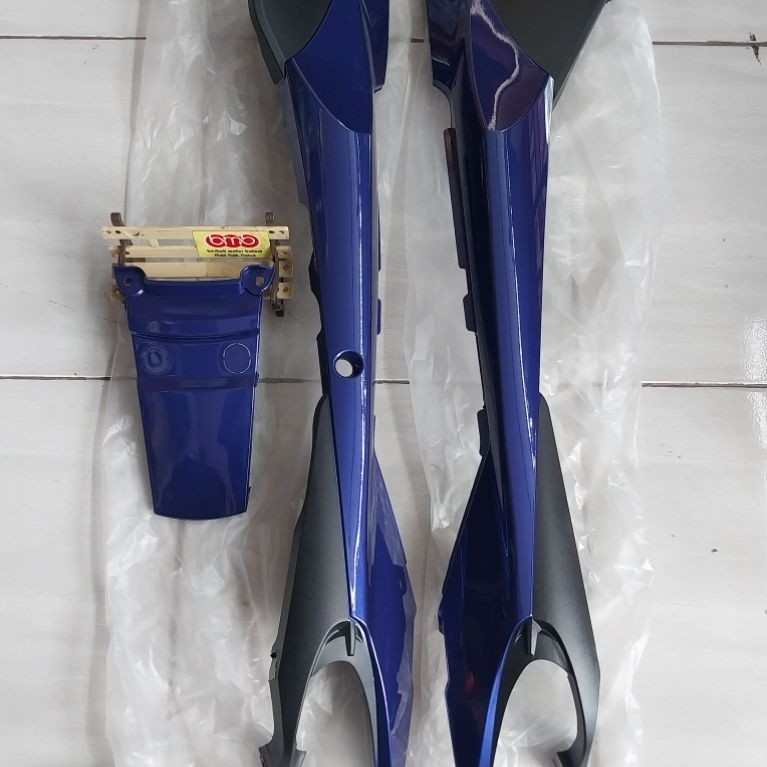 Yamaha RXZ Catalyzer cover body samping belakang rear side cover biru