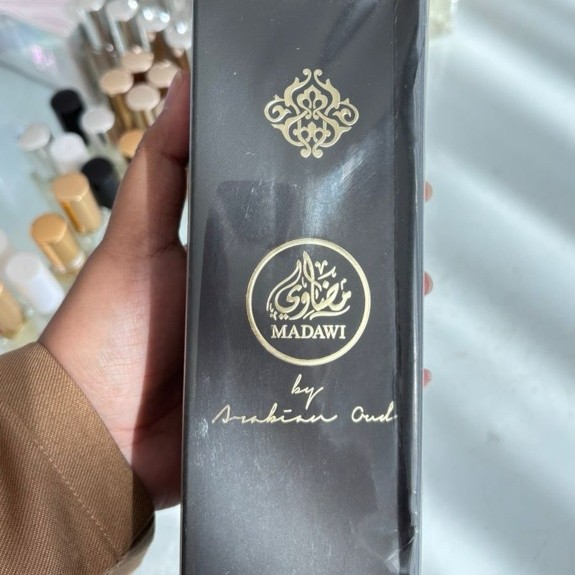 Arabian oud Madawi