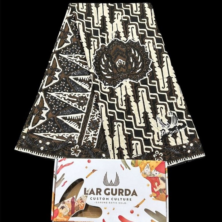 BL072 Lar Gurda Bledag Series Motif Parang Gurdo Hitam. Sarung Batik Tradisional Eksklusif.