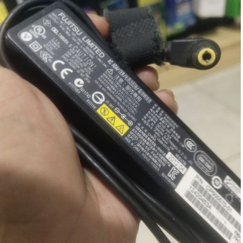 adaptor AC (charger) original untuk laptop tablet Fujitsu