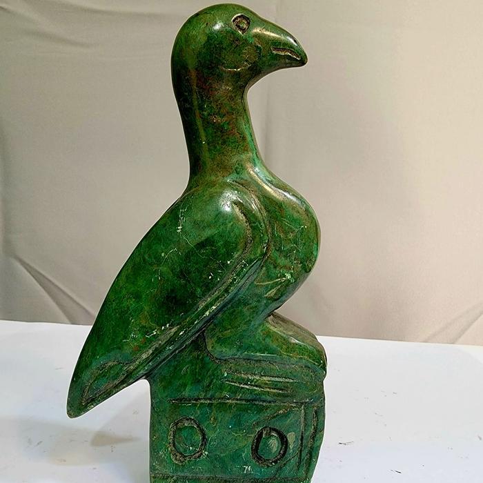 Patung kuno Giok Burung Hijau Tua natural T.16cm - 485gr.