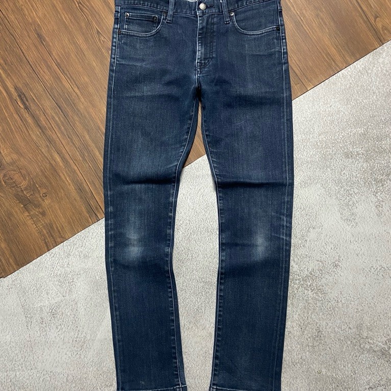 UNIQLO UJ WASHED JEANS