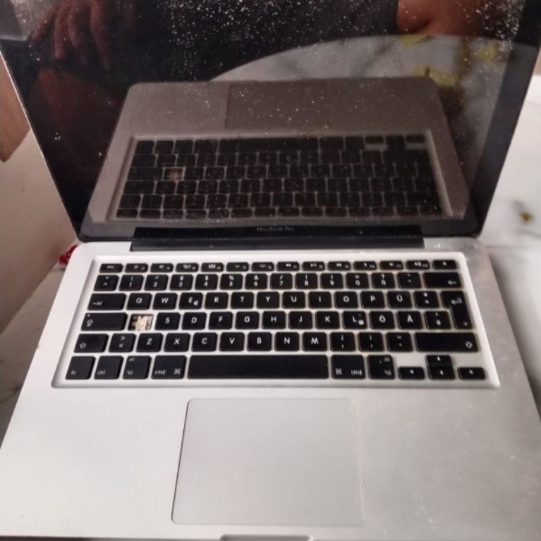 Macbook Pro 2012 kondisi matot