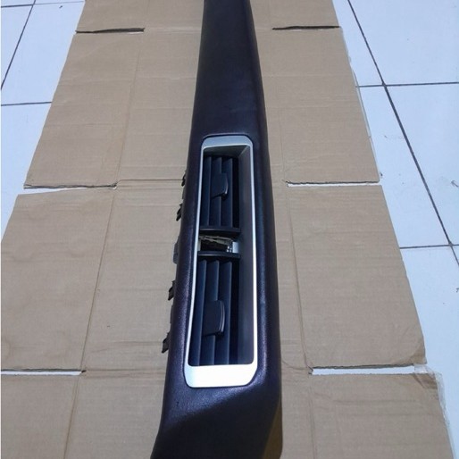 garnis kisi ac depan tengah motsubishi expander corona original