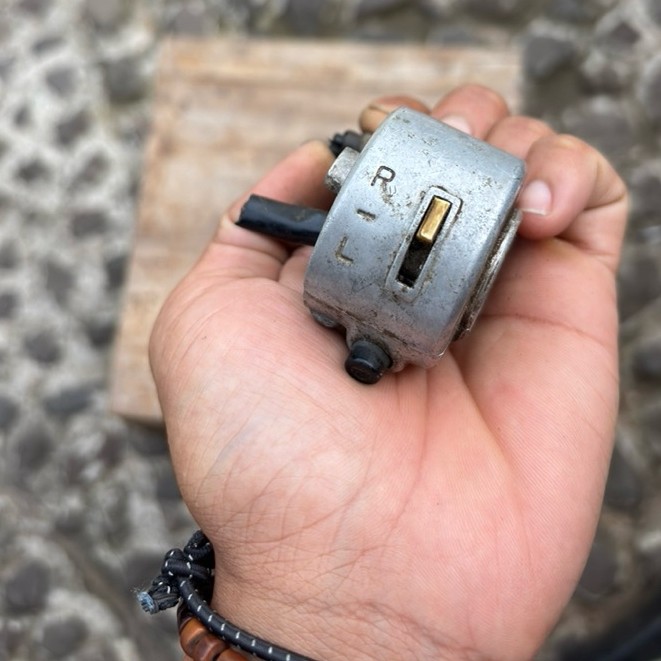 holder kanan c70 stater original copotan
