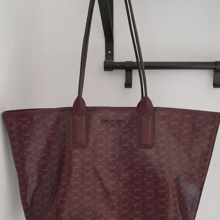 MK Jodie size L Preloved with minim defect