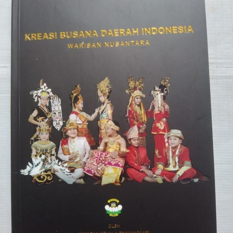 Buku Seni Budaya KREASI BUSANA DAERAH INDONESIA WARISAN NUSANTARA