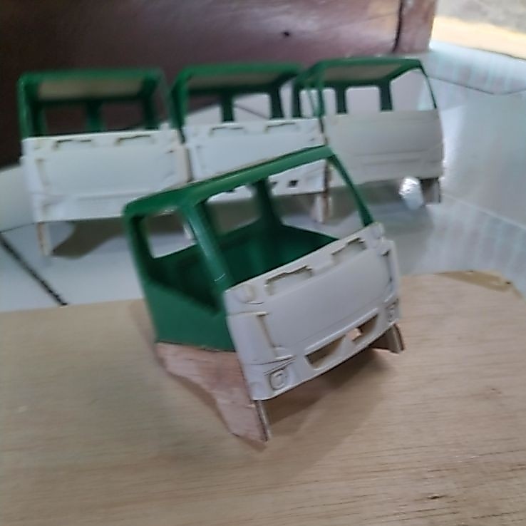 KABIN RAKITAN MINIATUR TRUK PLASTIK FACE CANTER BILED GRIL BOLONG