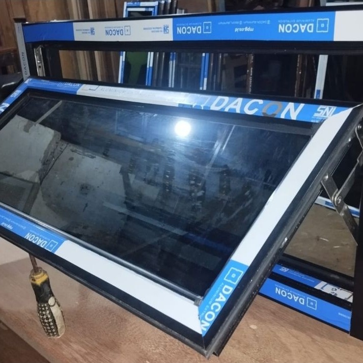 jandela boven alumunium/ventilasi udara free packing kayu