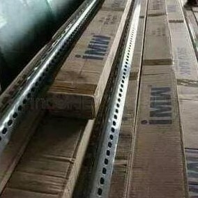 Besi siku lobang IMW 2mmx3.6x3.6 panjang 3 m