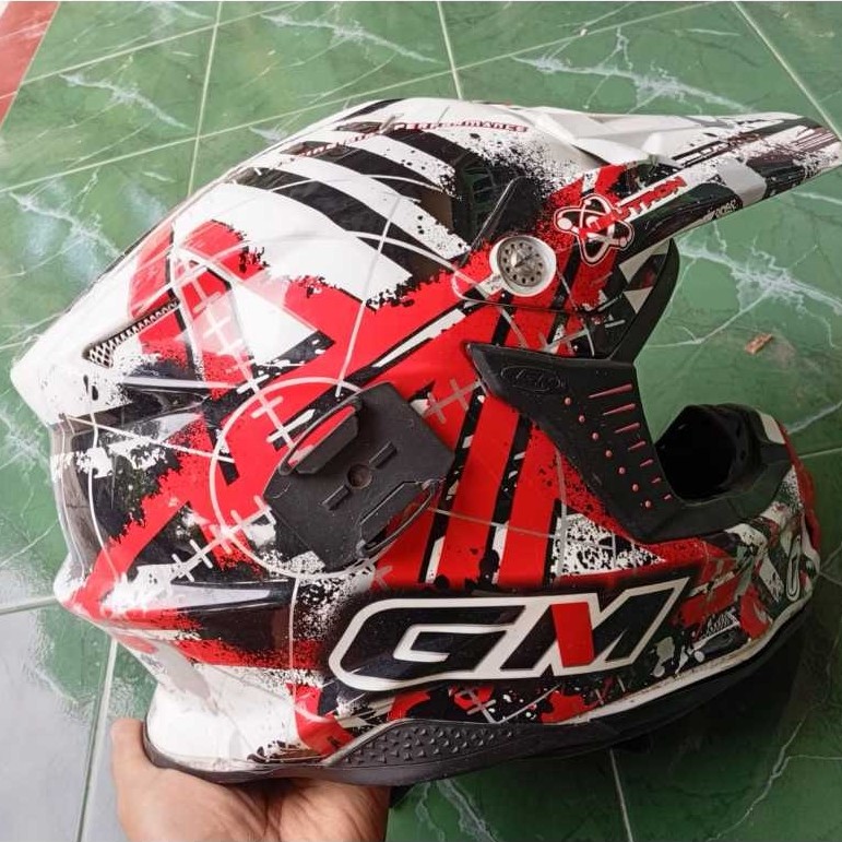 Helm Cross Merk GM Hlem Bekas Layak Dipakai