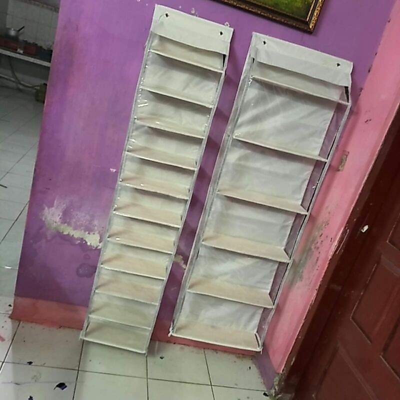 RAK SEPATU GANTUNG 11 SAP DAN RAK TAS GANTUNG 5 KOLOM PAKAI RESLETING KANAN KIRI ALAS TRIPLEK UKURAN