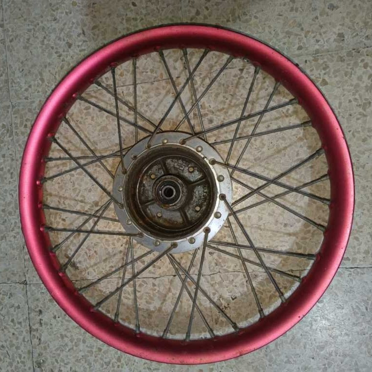 Velg Ruji Belakang Honda Supra X Lama Astrea Grand ( ada bagian tromol yg pecah ) Ring 17 Bekas