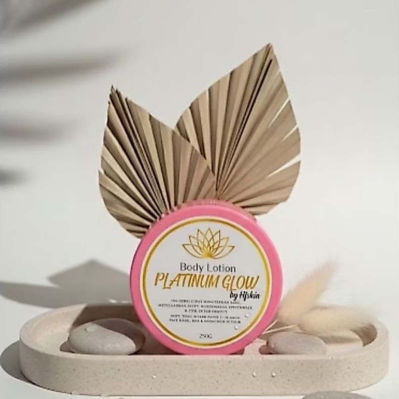 SKIN PLATINUM GLOW Lotion Pemutih Badan dengan Kandungan Whitening untuk Kulit Cerah dan Lembap Loti