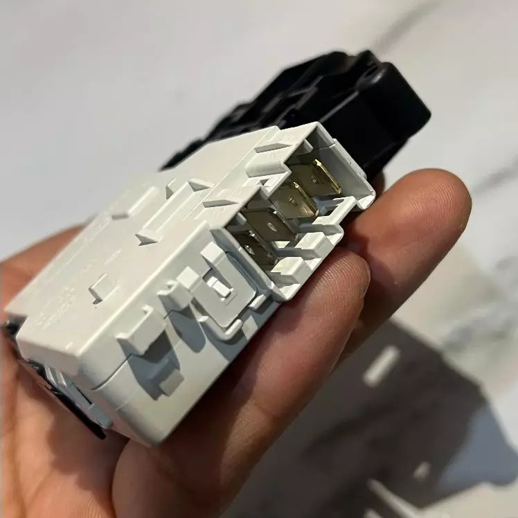Door Lock Mesin Cuci LG Front loding F1007 NPPW Baru