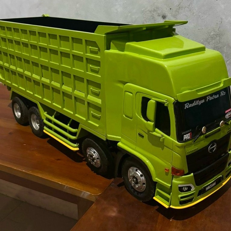 RC Dump Truk Trinton Hino 500 Metal (Skala 1:14 RTR)