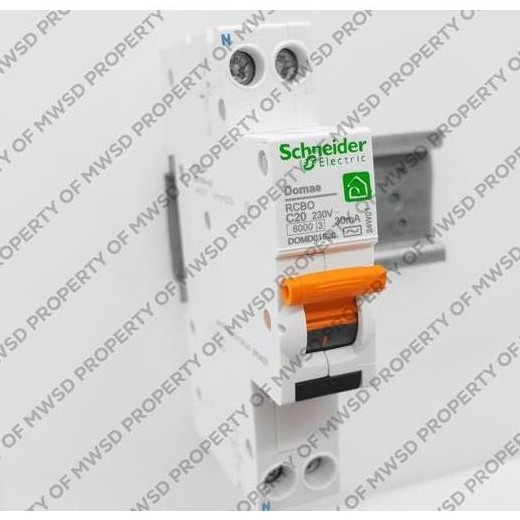 ayachezst- Schneider Electric RCBO Slim DOMD01620 20A 1PN 30mA 4500A Putih dengan Perlindungan ELCB 
