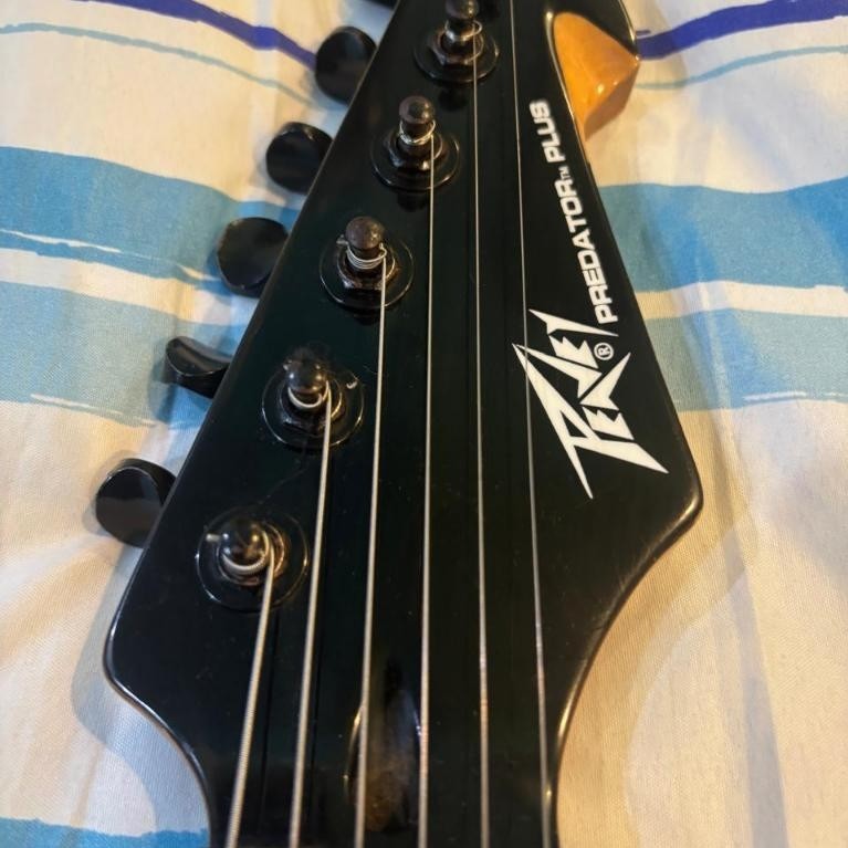 Peavey Predator Plus FR Electric Guitar Second Sudah Upgrade Tremolo & Pickups