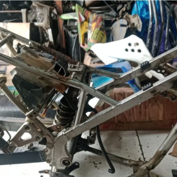 Rangka klx original ada minus korosi diatas rangka klx ori L