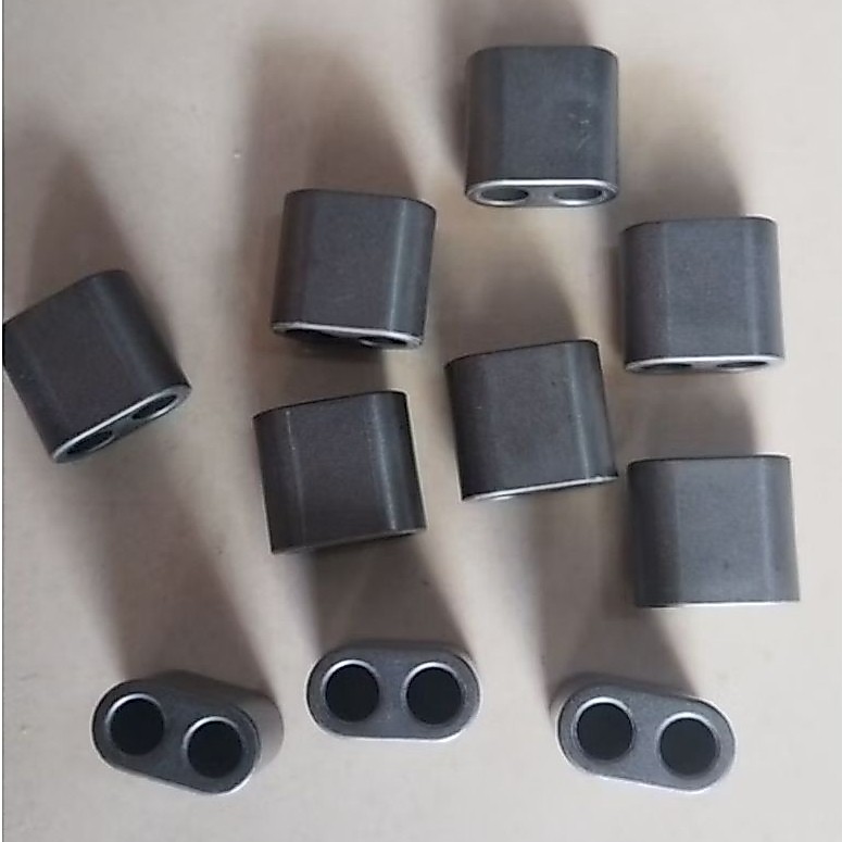 ferrite toroid binocular, untuk input boster. 2 lubang  15x8x13.5. K