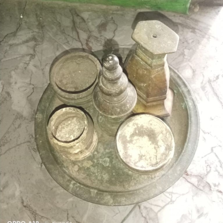Barang antik kuno kuningan