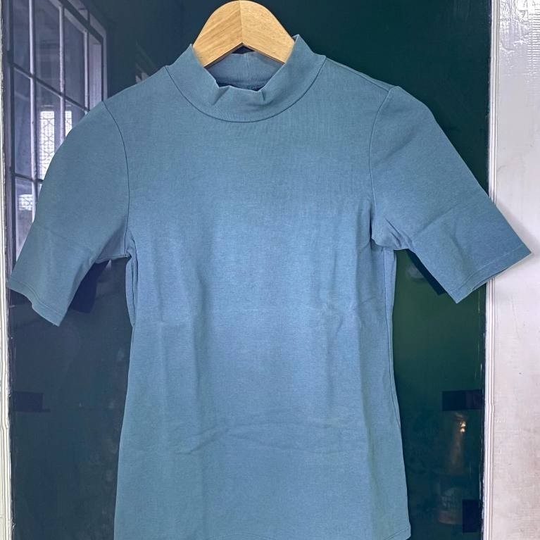 Atasan Turtleneck Uniqlo Original (Preloved)