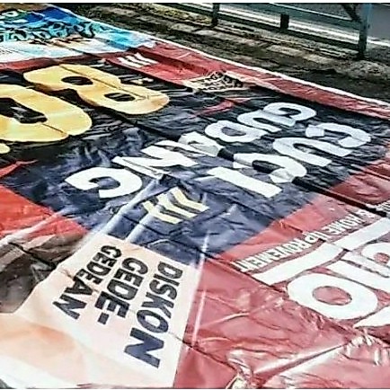 baliho dan spanduk bekas ukuran 3x4 meter bahan plexi cina kuat dan tahan lama