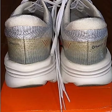preloved Sepatu Running Ortuseight Hyperglide 3.1 - Nyaman, Ringan, dan Stylish