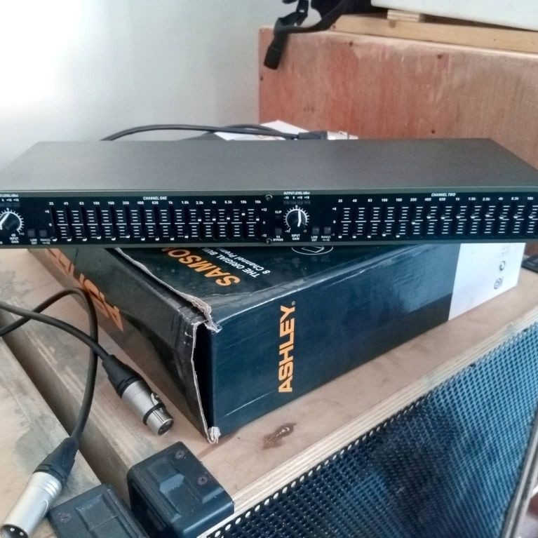 Equalizer DBX 215 +subwoofer second/bekas normal