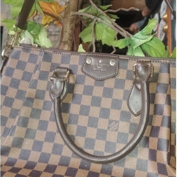 Tas selempang Louis Vuitton KW super preloved second