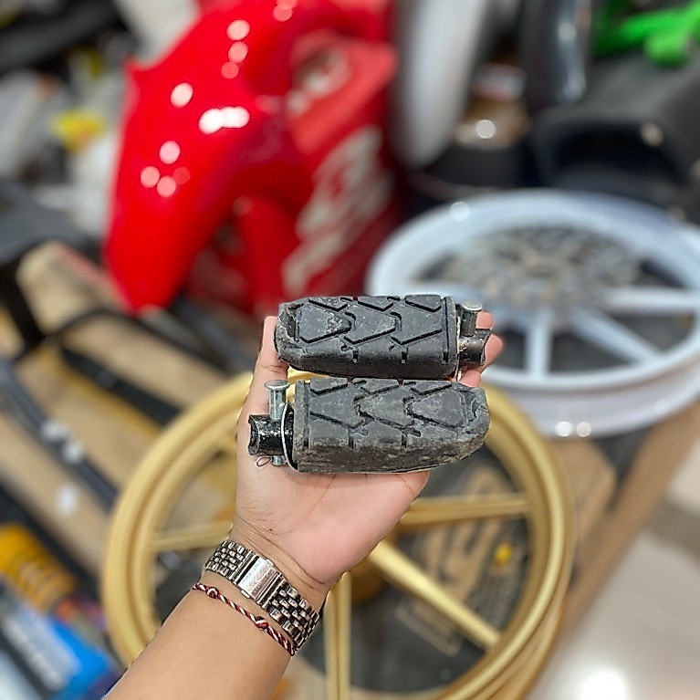 FOOTSTEP BELAKANG / KARET FOOTSTEP BELAKANG MEGAPRO NEW MEGAPRO MONO CB150R VERZA