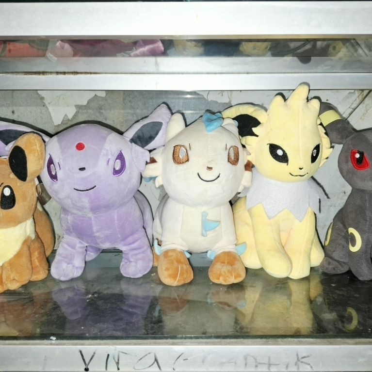 Pokemon Eveelution plush doll series [evee, espeon,umbreon, jolteon, leafeon)