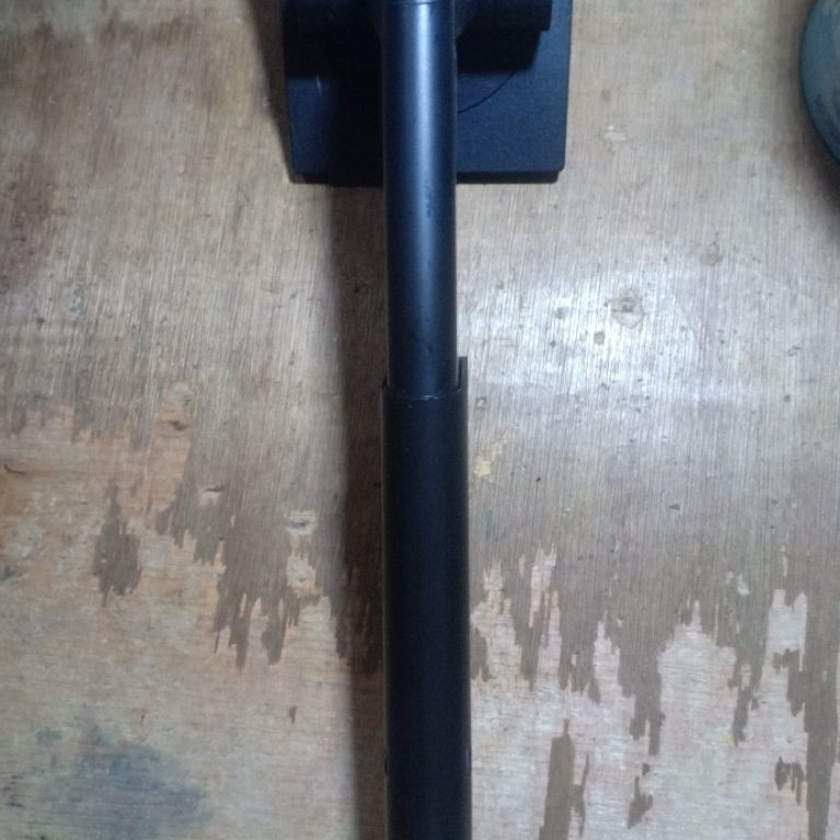kaki monitor lenovo thinkvision 24 inchi (minus)