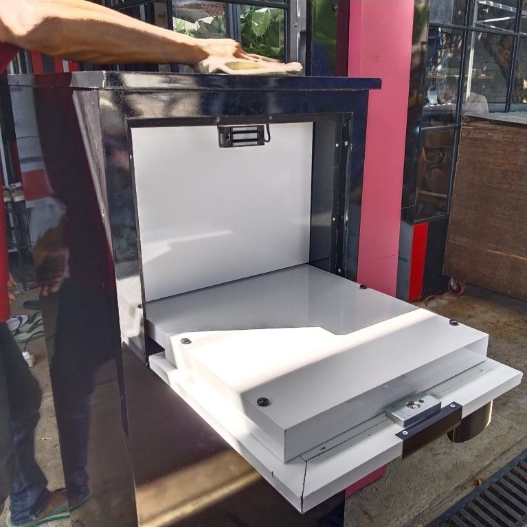 Box paket depan rumah