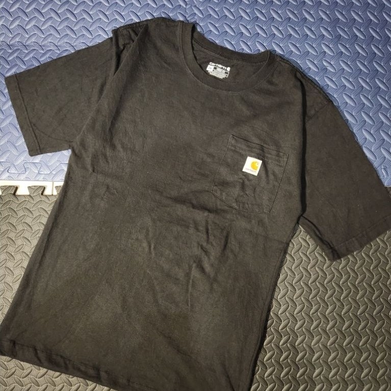 Tshirt - Carhatt Pocket Hitam