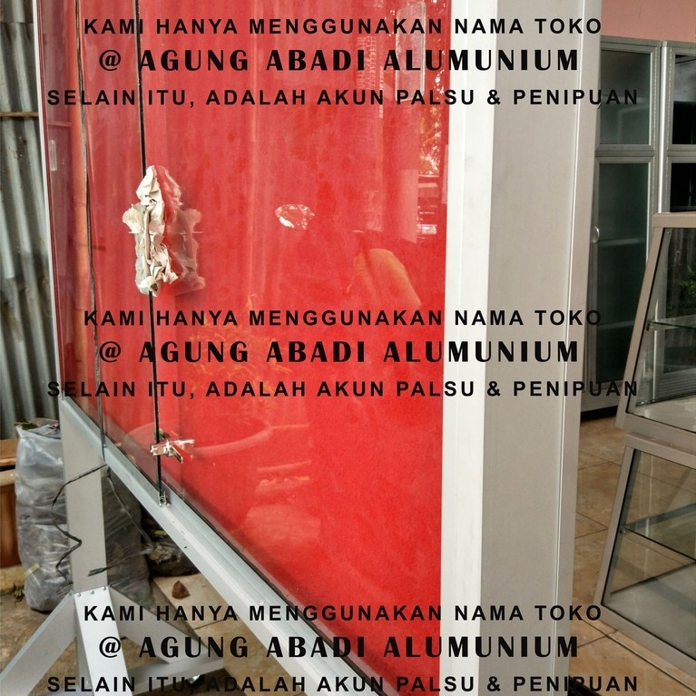 Mading Kaca / Papan Pengumuman Alumunium Standing