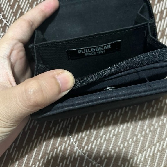 DOMPET PULL AND BEAR