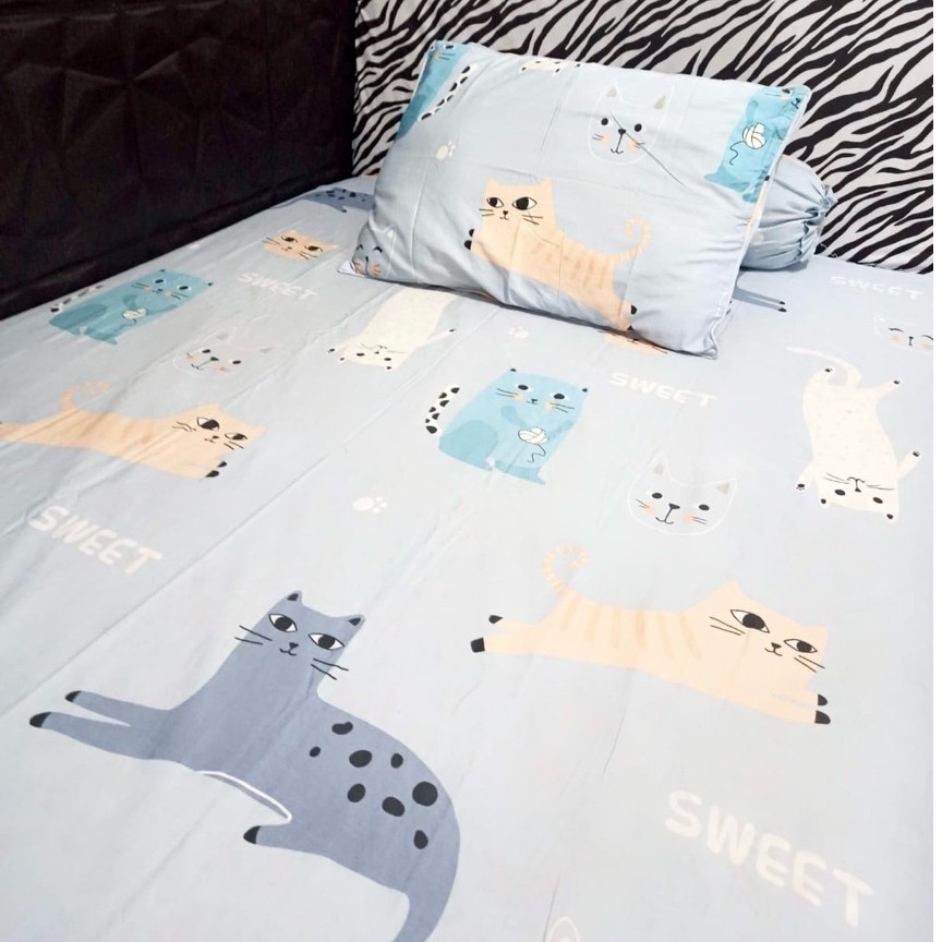 sprei sorong katun jepang motif kucing preloved size 120 atas bawah