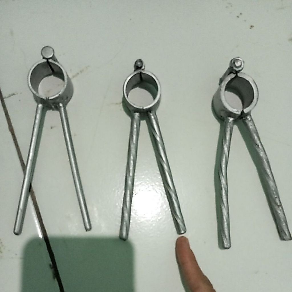 Tang pembuka drat lampu E27 gagang tebal