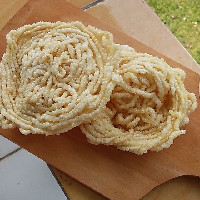 Kerupuk mie wayang emas 88 (matang)